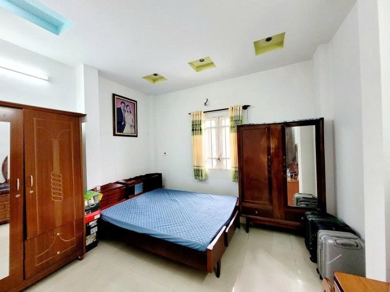 Bán nhà Phường Thủ Đức, đường Hồ Văn Tư, 110m2, 3 tầng, 4PN, sổ hồng, giá 5.7 tỷ. LH: 0933125879 - Ảnh 3